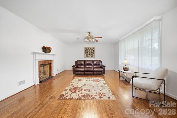 Property Photo: 914 Springdale Lane NC 28052