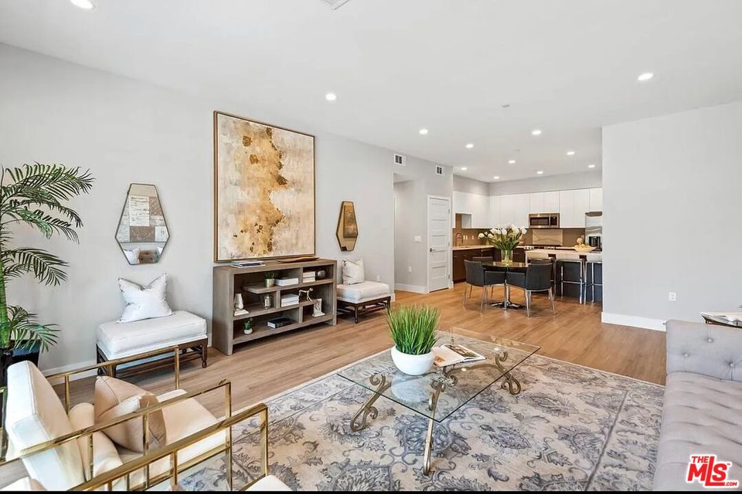 Property Photo:  1906 Overland Ave, Unit 202  CA 90025 