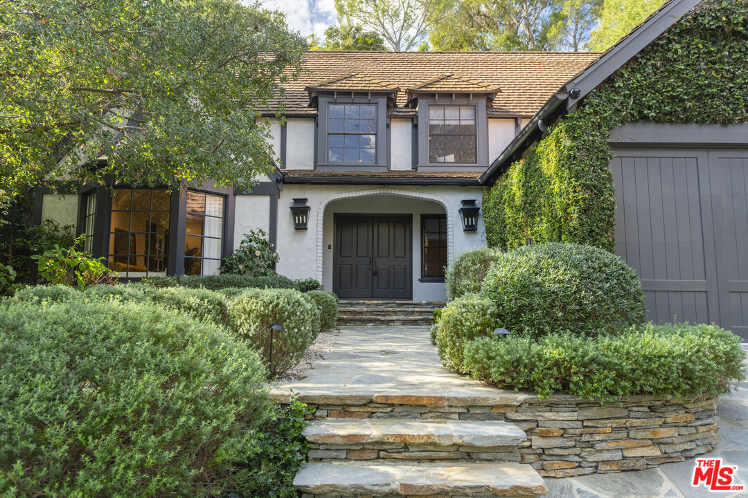 Property Photo: 13176 Boca De Canon Ln CA 90049