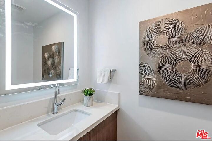 Property Photo:  1906 Overland Ave, Unit 203  CA 90025 