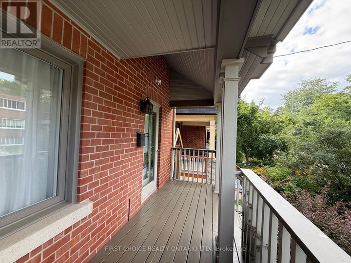 Property Photo:  31 Russell Avenue West 6  ON K1N 7W9 