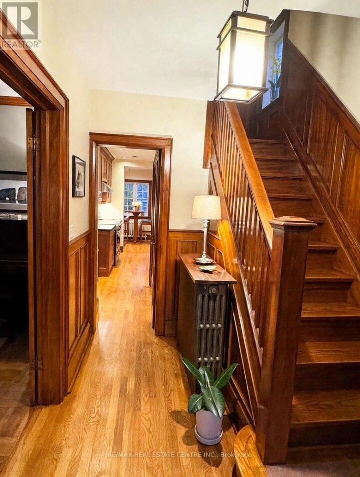 Property Photo:  194 Lawrence Avenue East  ON M4N 1T1 