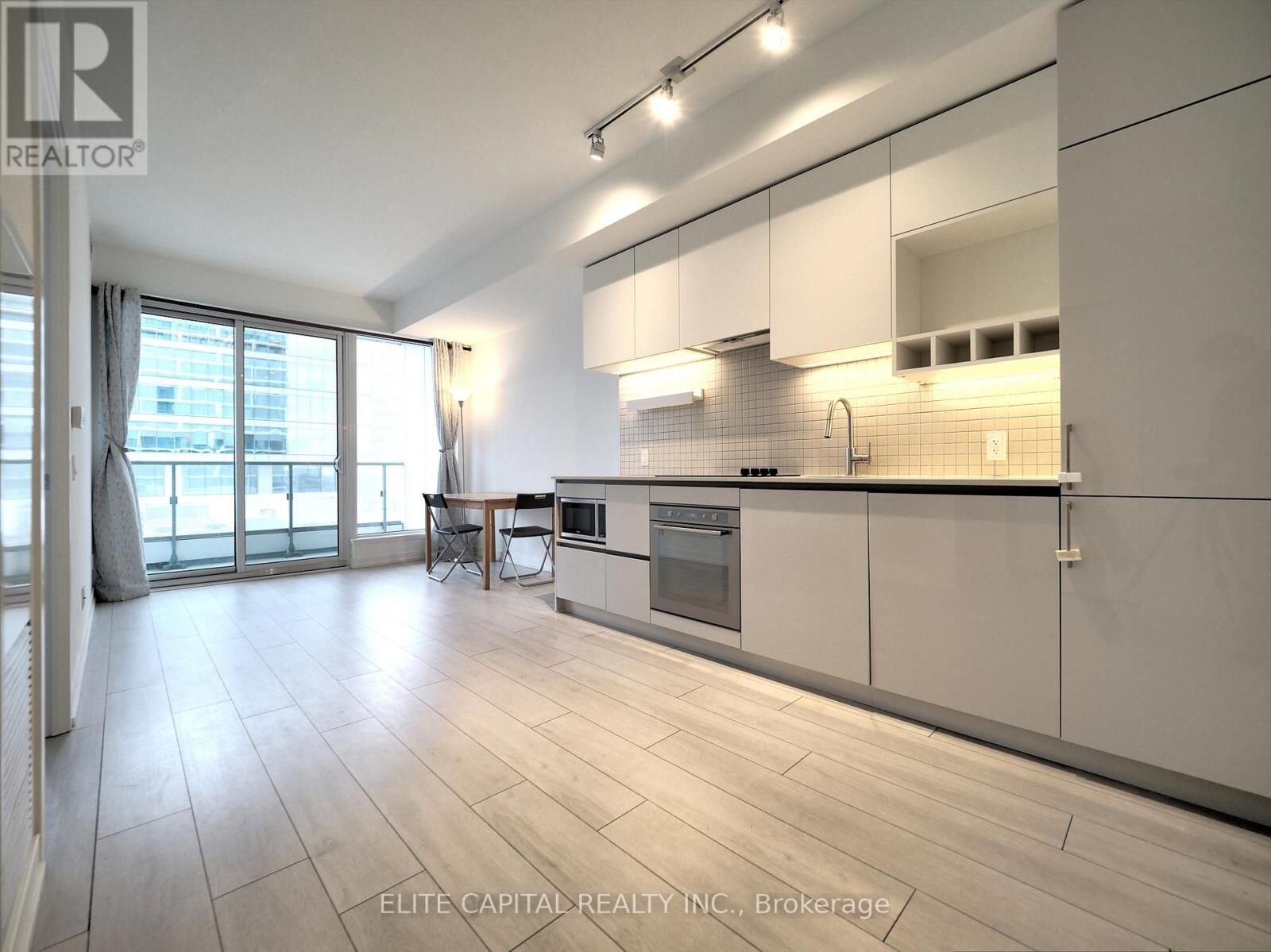 Property Photo:  5 Buttermill Avenue 702  ON L4K 0J5 