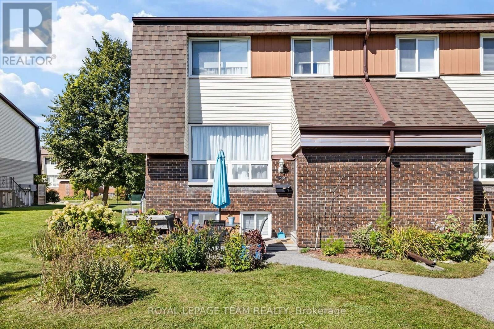 Property Photo:  38 Woodvale 47  ON K2G 4H4 