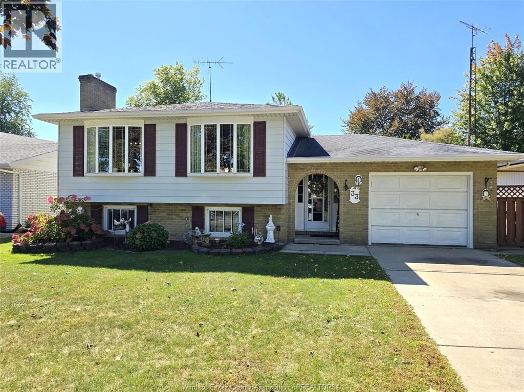 Property Photo:  33 Bennie  ON N8H 4M2 