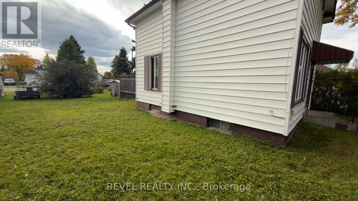 Property Photo:  114 Circle Place  ON P0K 1G0 
