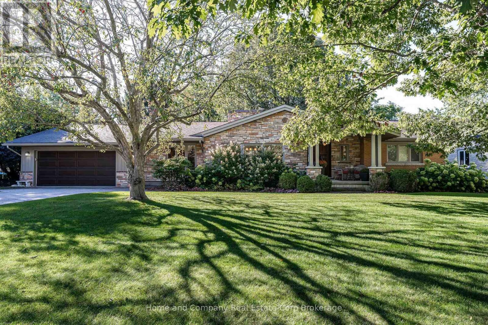 Property Photo:  454 Rogers Avenue  ON N4X 1B5 