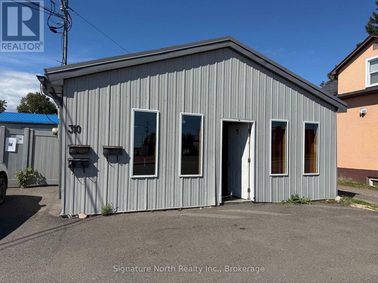 Property Photo:  310 Cumberland Street North  ON P7A 4N8 