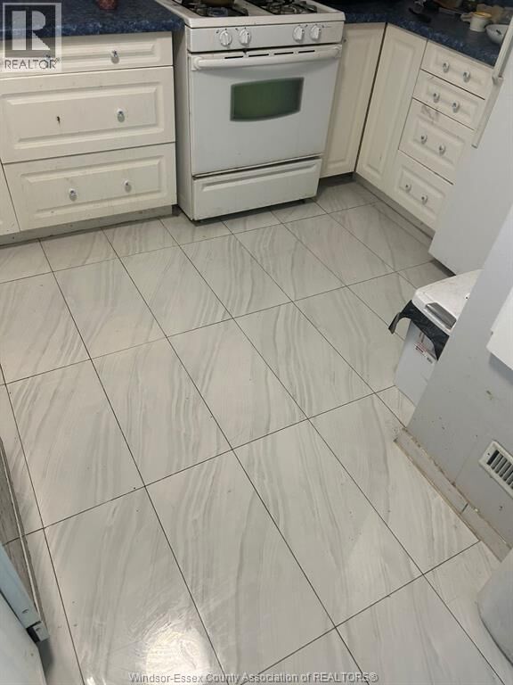 Property Photo:  961 Campbell  ON N9B 2J4 