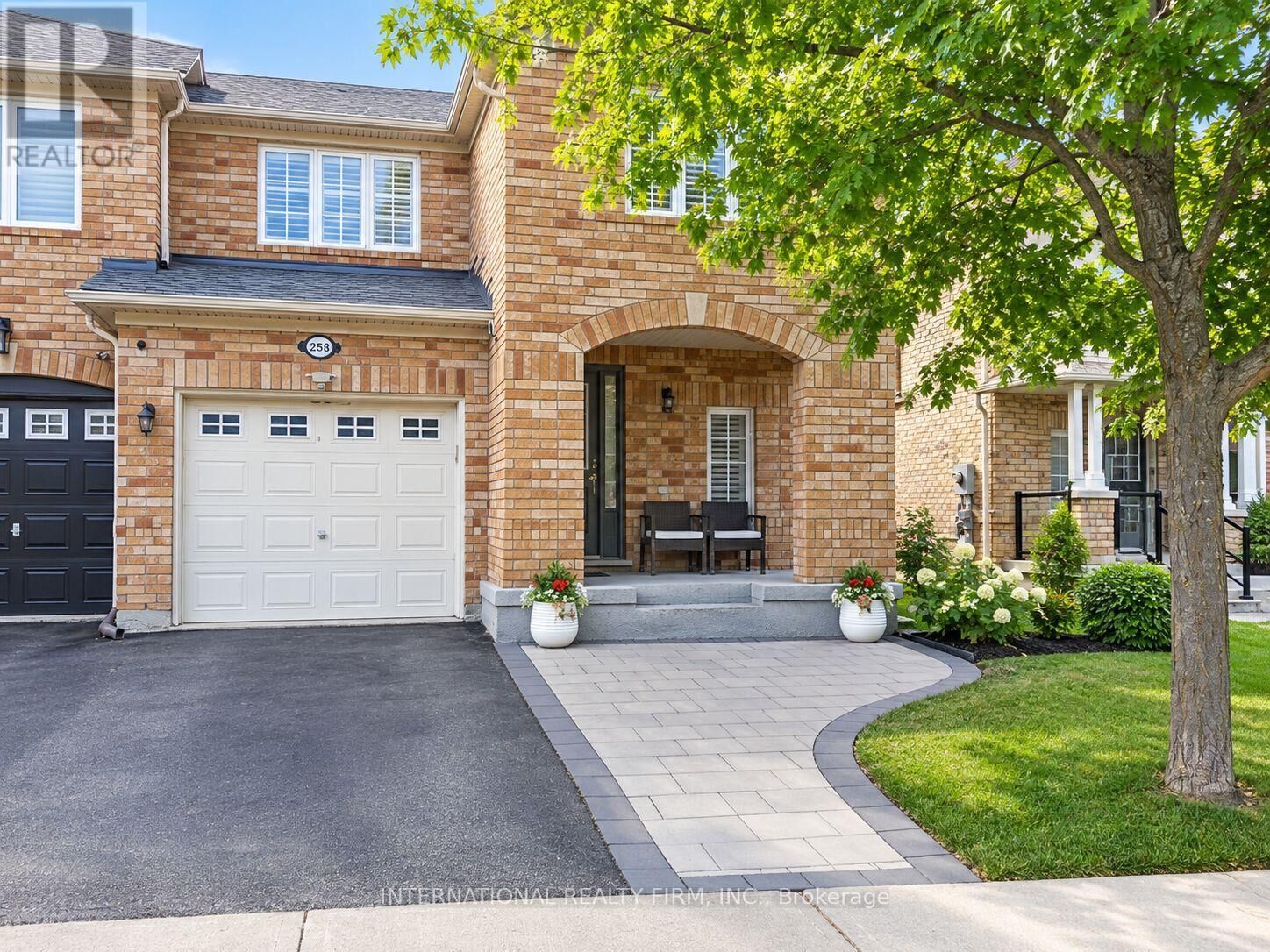 Property Photo: 2588 Valleyridge Drive ON L6M 5H5