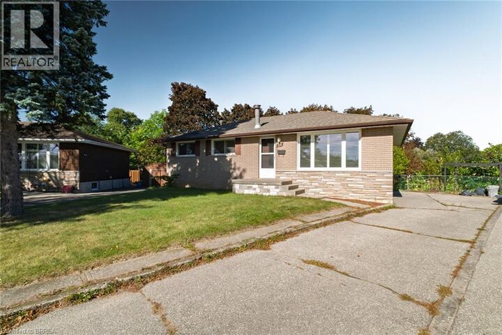 Property Photo:  19 Gillrie Court  ON N3R 3A1 