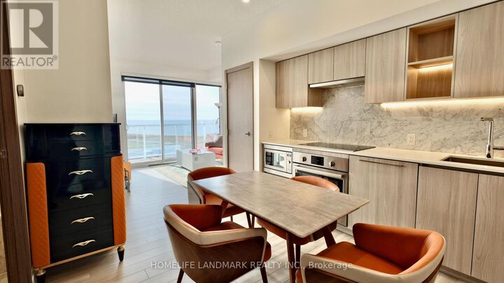 Property Photo:  17 Bathurst Street 4016  ON M5V 0N1 