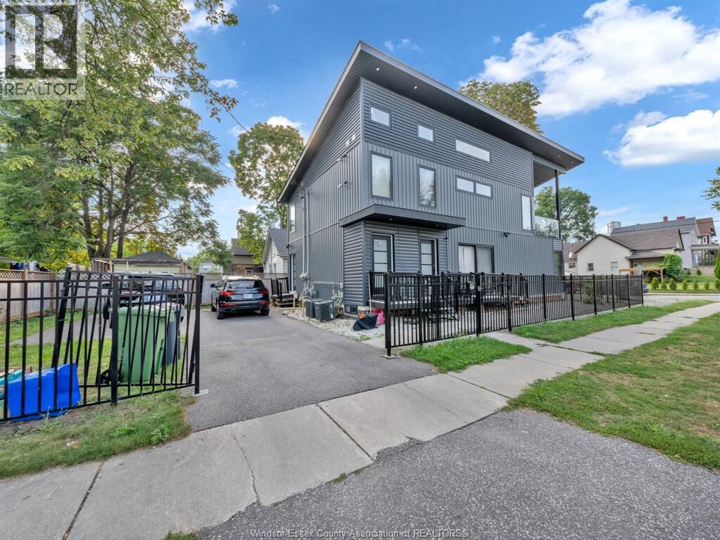 Property Photo:  687 Assumption Street  ON N8A 3B5 