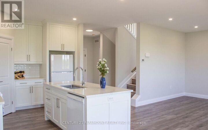 Property Photo:  103 Eagle Street On  ON N8H 0G5 