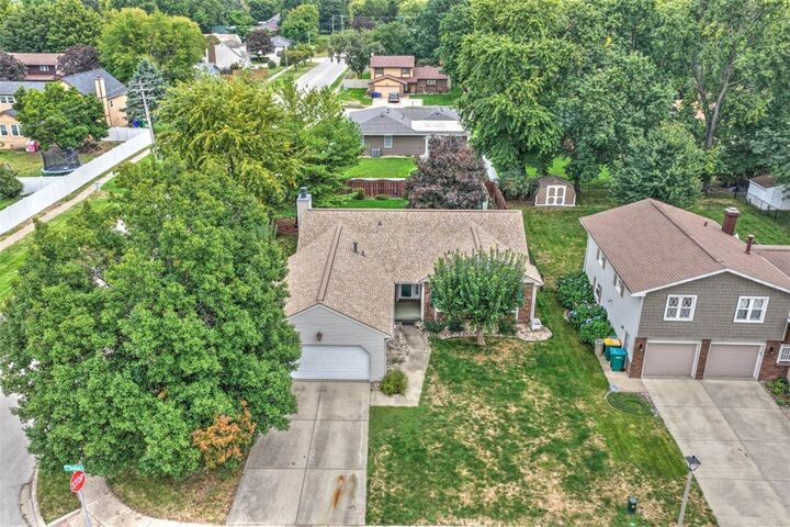 Property Photo: 4674 Redbud Court IL 62526