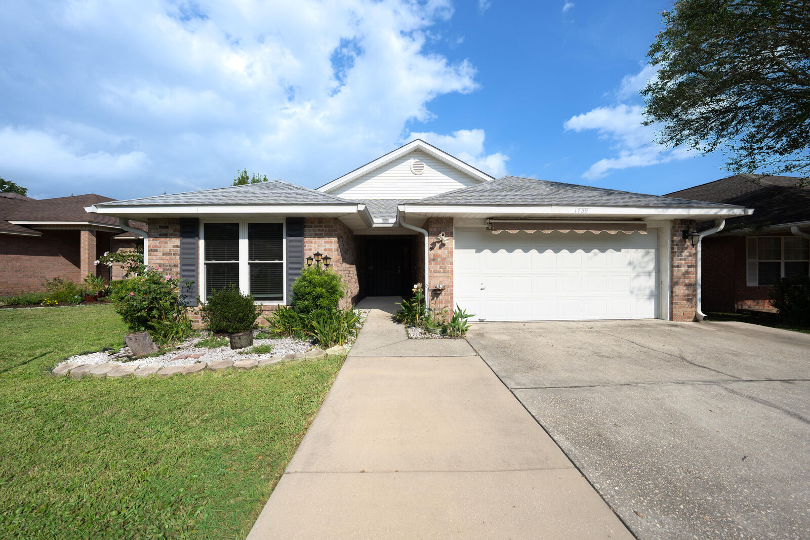 Property Photo: 1739 Ivalea Circle FL 32566