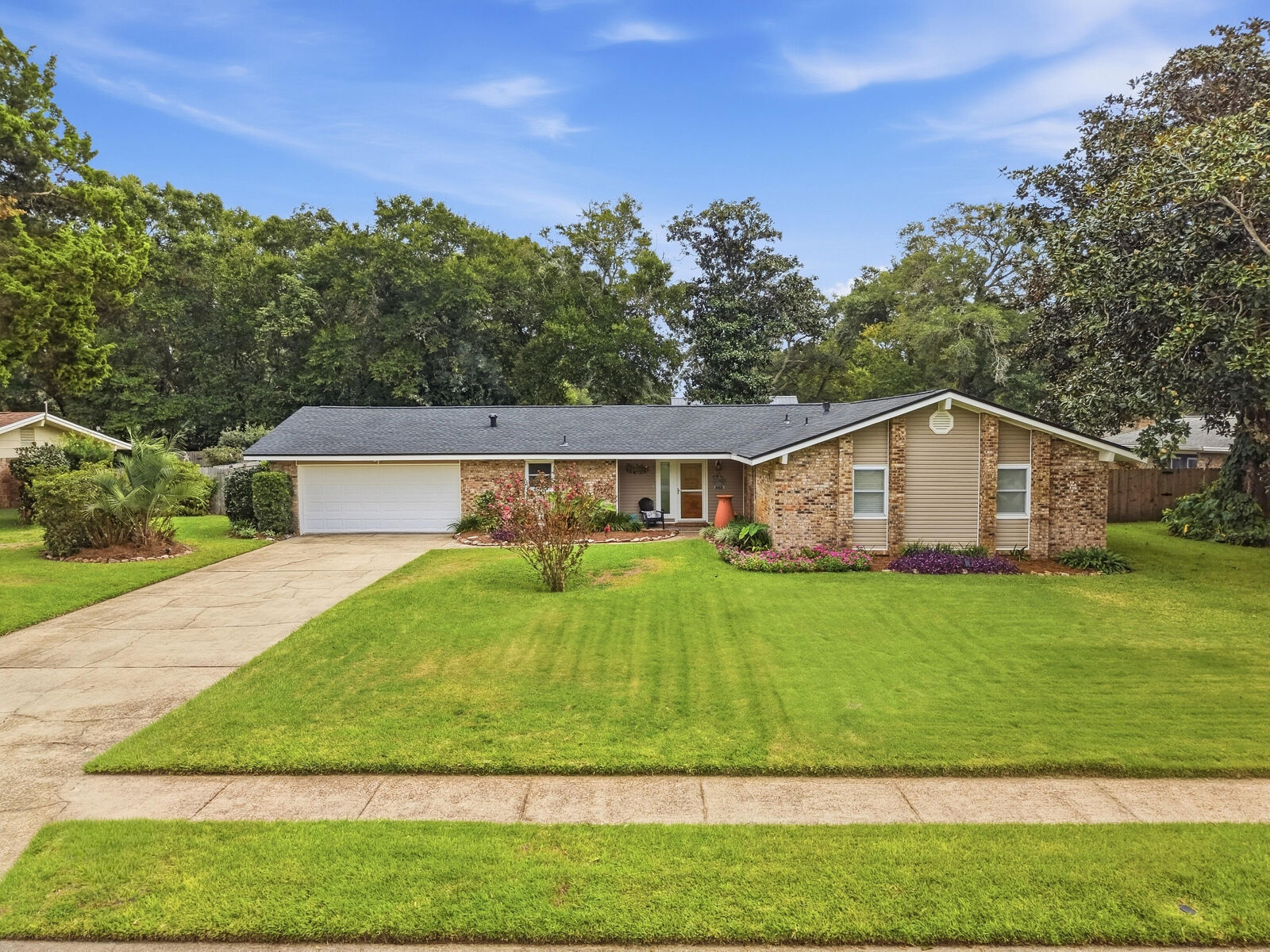 Property Photo:  505 Sioux Circle  FL 32547 