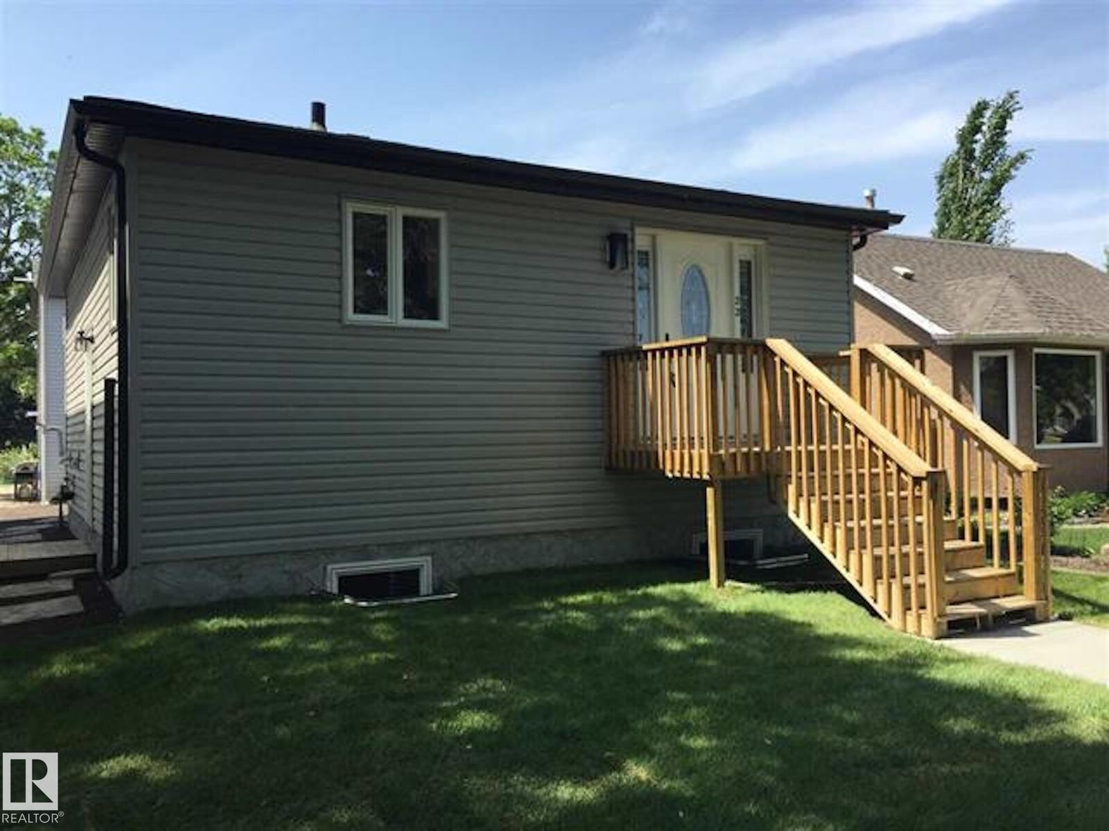 Property Photo:  11922 42 Street NW Upper  AB T5W 2N6 
