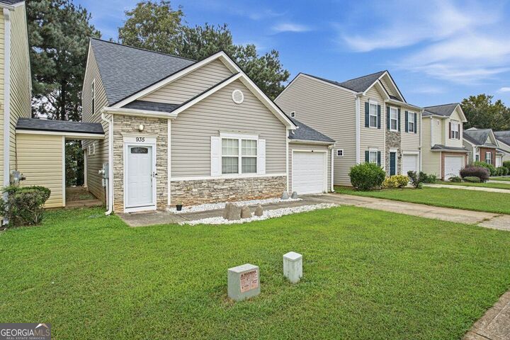 Property Photo:  935 Lakeside Circle  GA 30016 