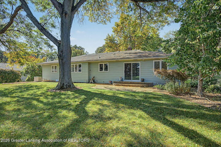 Property Photo:  1921 Briarwood Drive  MI 48917 