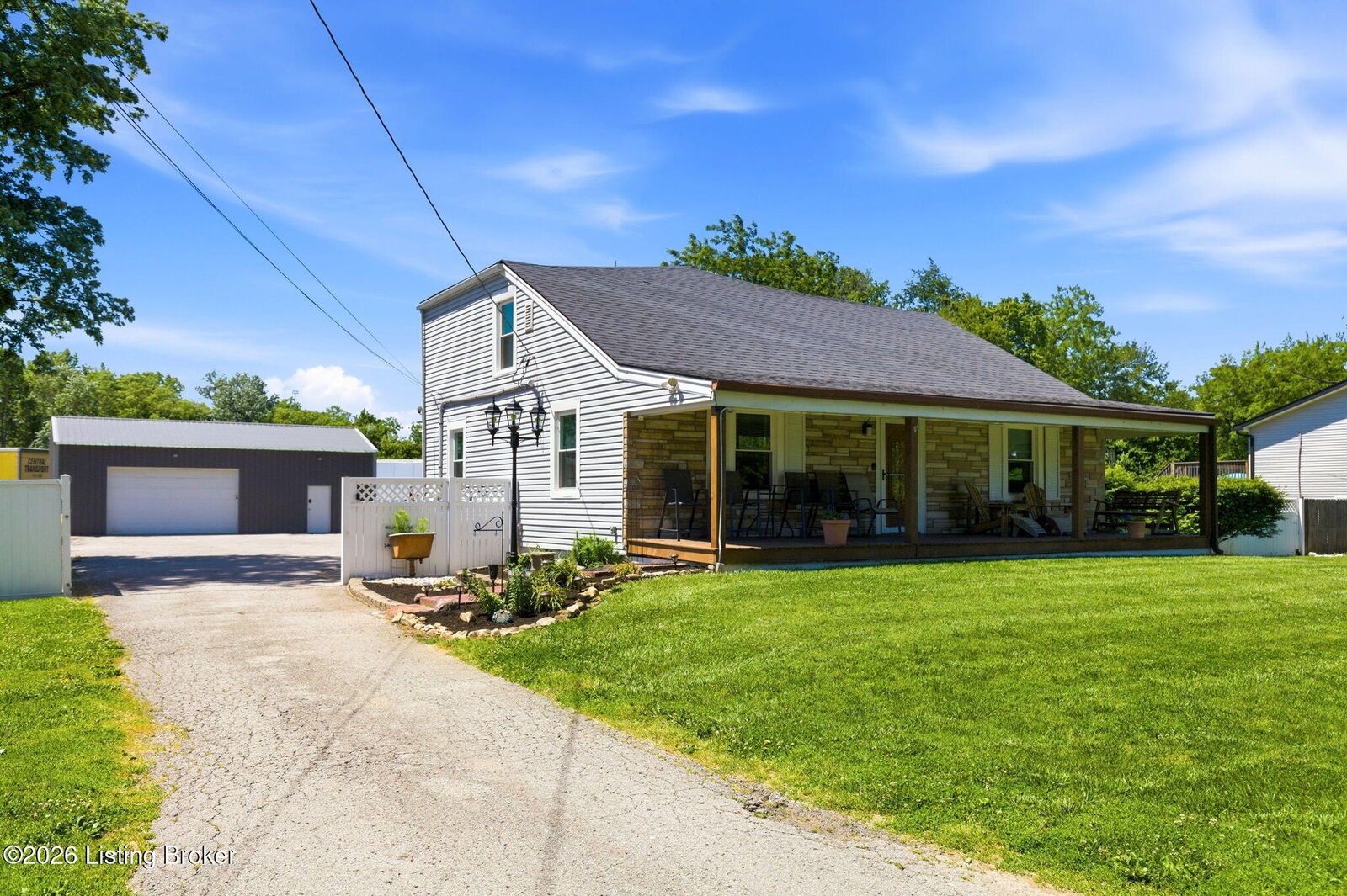 Property Photo: 4212 Bubbling Over Dr KY 40216