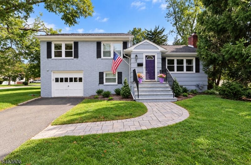 Property Photo:  5 Surrey Ln  NJ 07940 
