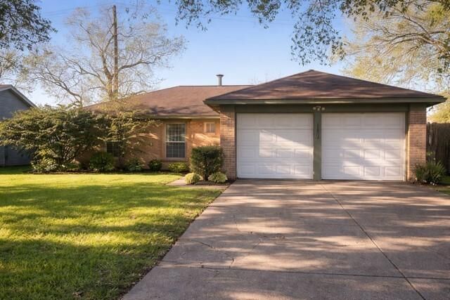 Property Photo:  1202 Twining Oaks Lane  TX 77489 