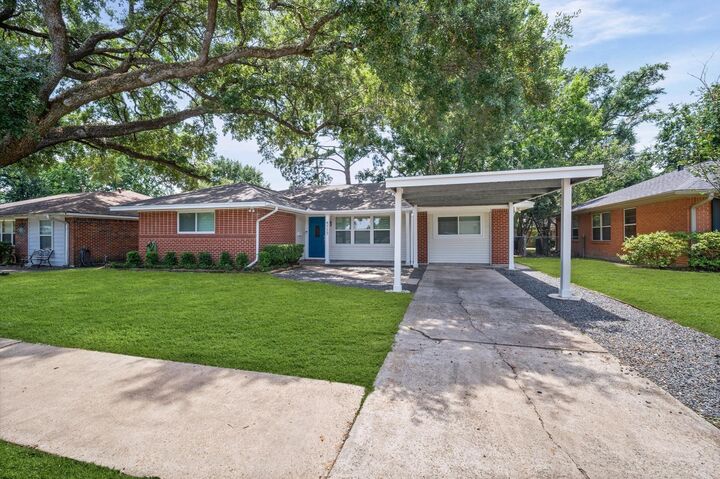 Property Photo:  4717 Chrystell Lane  TX 77092 