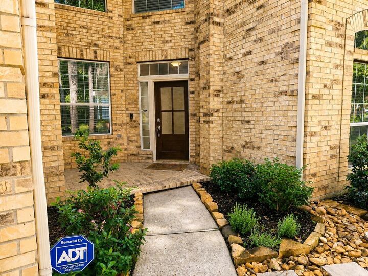 Property Photo:  98 W Knightsbridge Drive  TX 77385 