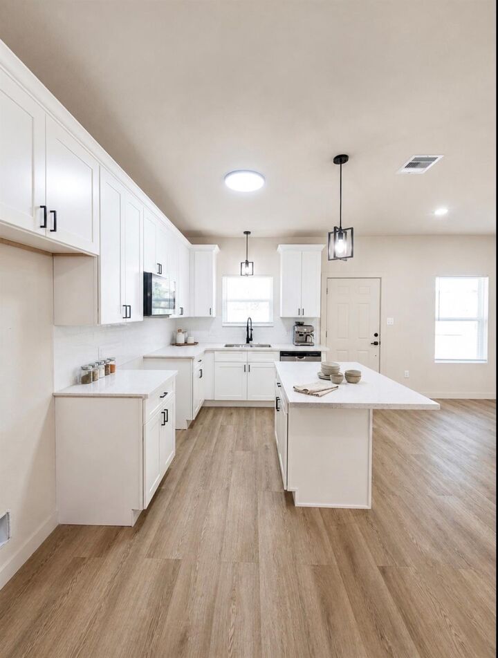 Property Photo:  7933 Goode Street  TX 77012 