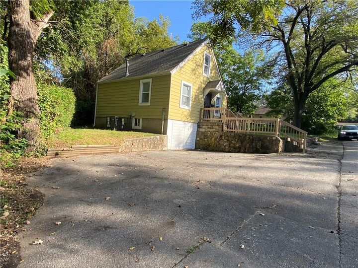 Property Photo:  1229 S Crisp Street  MO 64052 