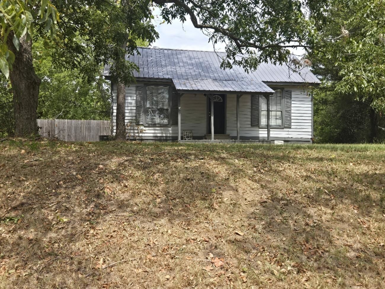 Property Photo: 109 E Crews TX 75684