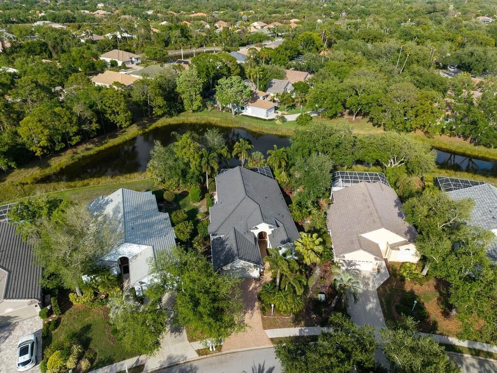Property Photo:  7117 Victoria Circle  FL 34201 