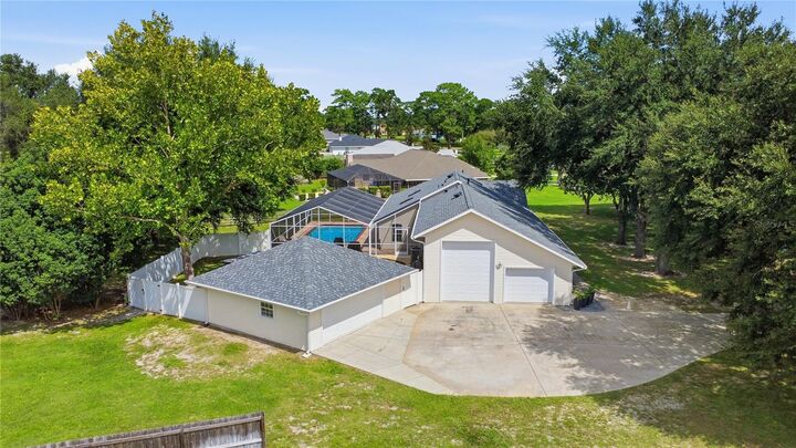 Property Photo:  5718 NE 61st Avenue Road  FL 34488 