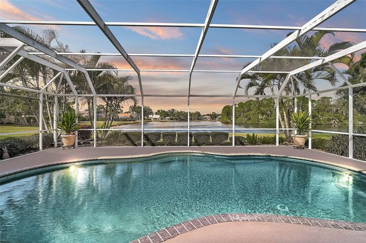 Property Photo:  7570 Links Court  FL 34243 