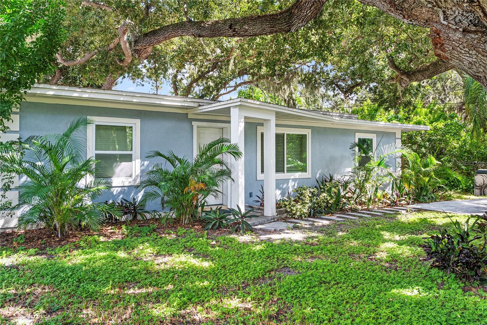 Property Photo:  1112 Sunset Avenue  FL 34275 