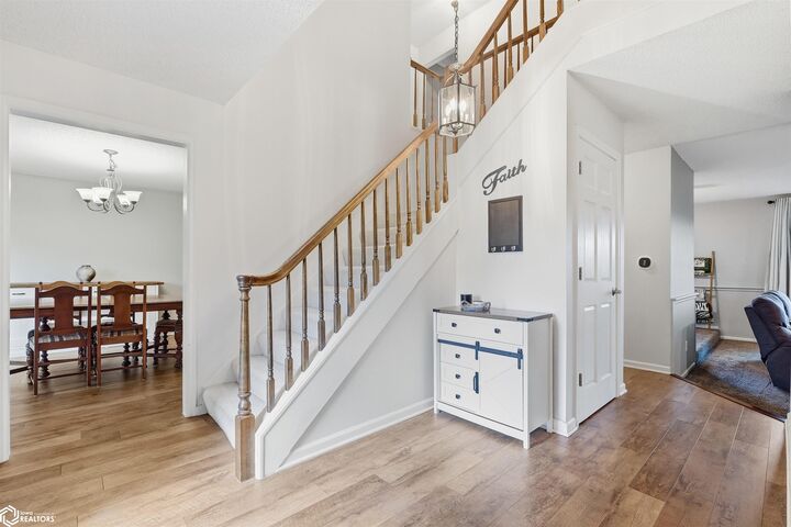 Property Photo:  2407 New Salem Road  IA 50158 