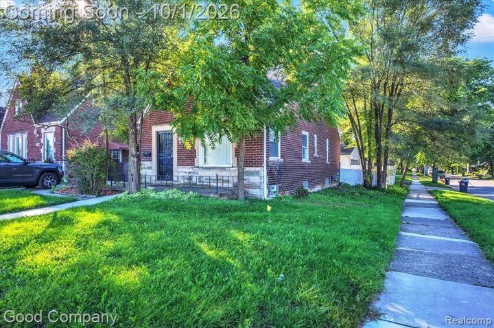 Property Photo:  361 Elizabeth Lake Road  MI 48341 1015 