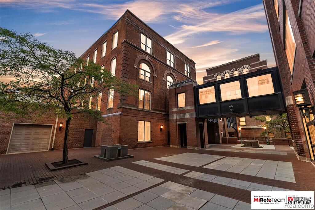 Property Photo:  200 River Place Dr.  MI 48207 