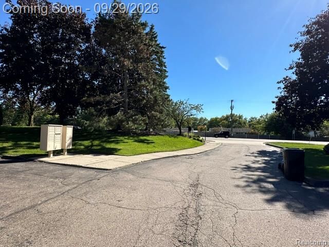 Property Photo: 18688 W 13 Mile Road 5 MI 48025 5271