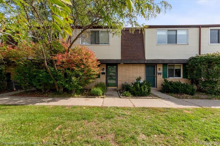 Property Photo:  890 N Main Street  MI 48381 1529 