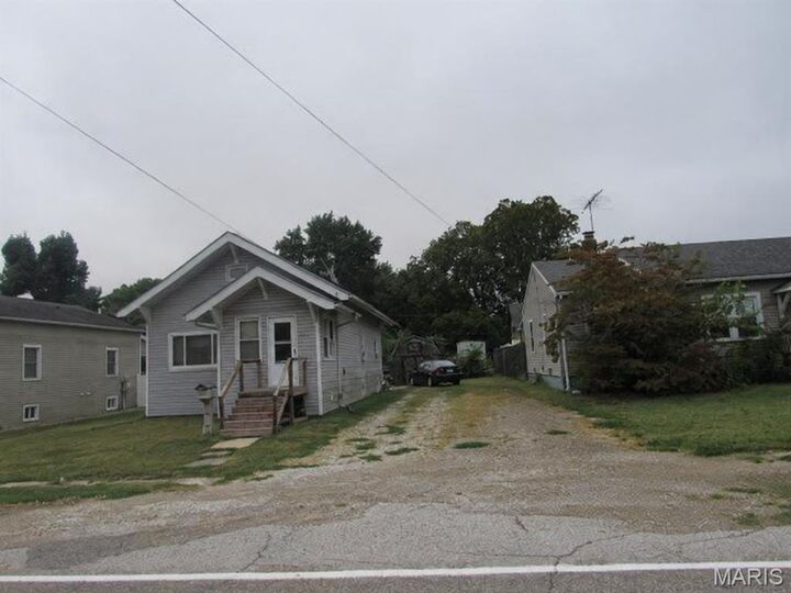 Property Photo:  602 Staunton Road  IL 62033 