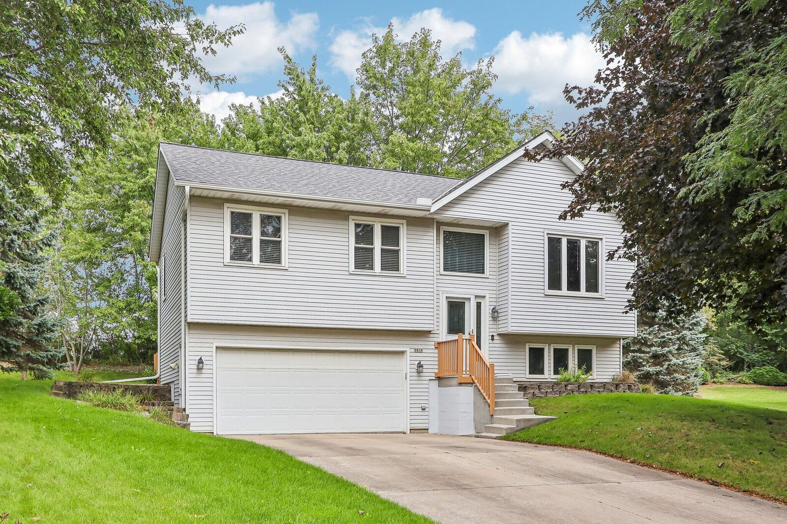 Property Photo:  2416 Brentwood Dr  WI 53188 