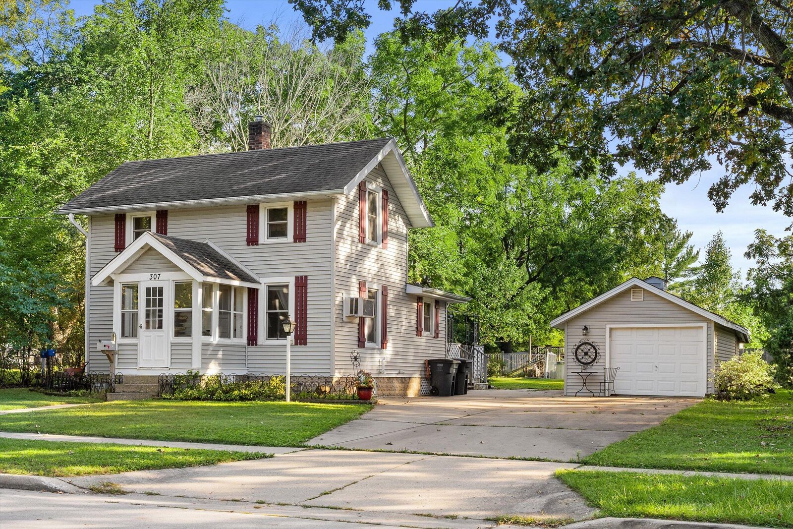 Property Photo:  307 Lincoln Ave  WI 53149 