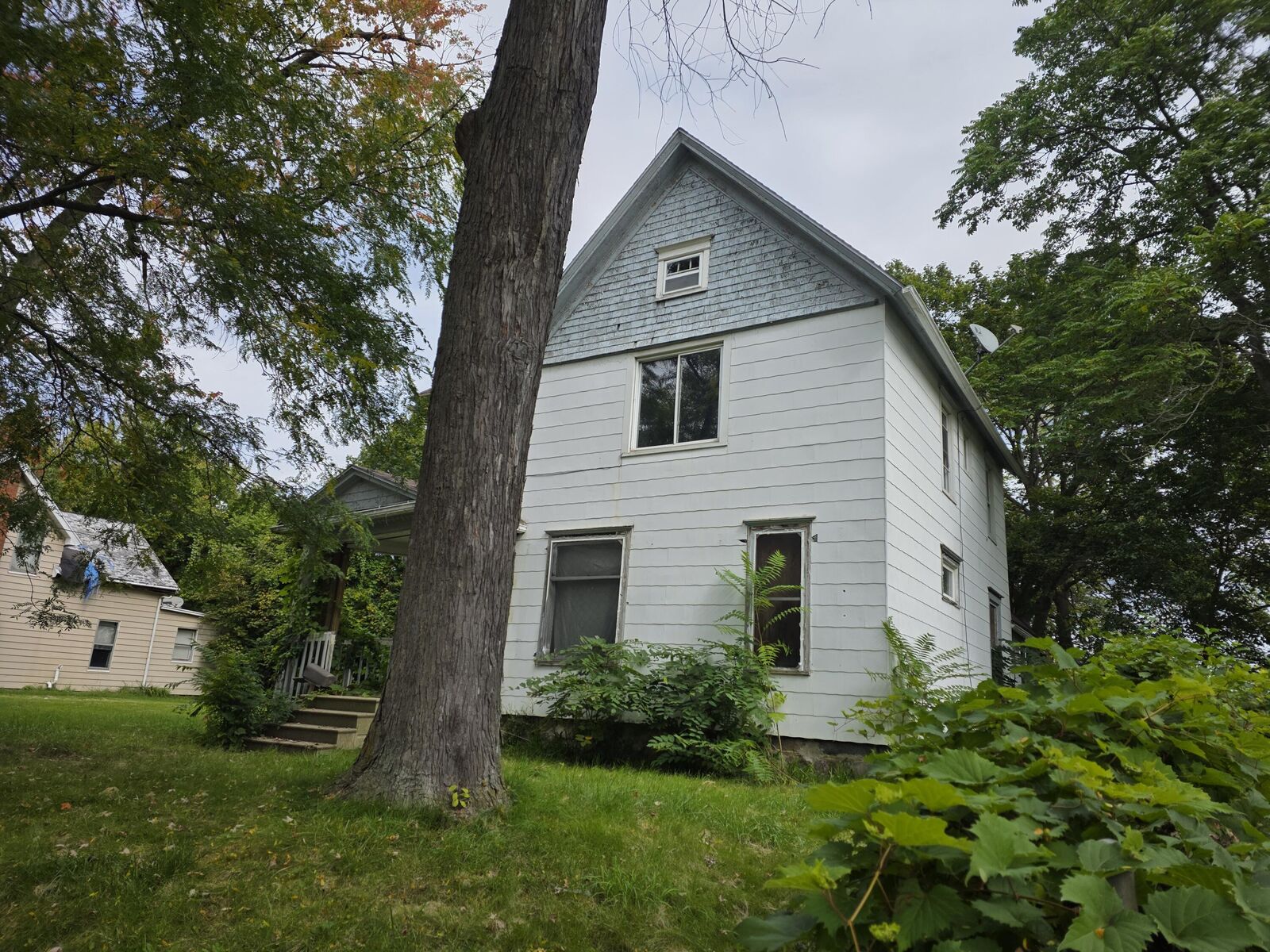 Property Photo:  943 Chittock Avenue  MI 49203 
