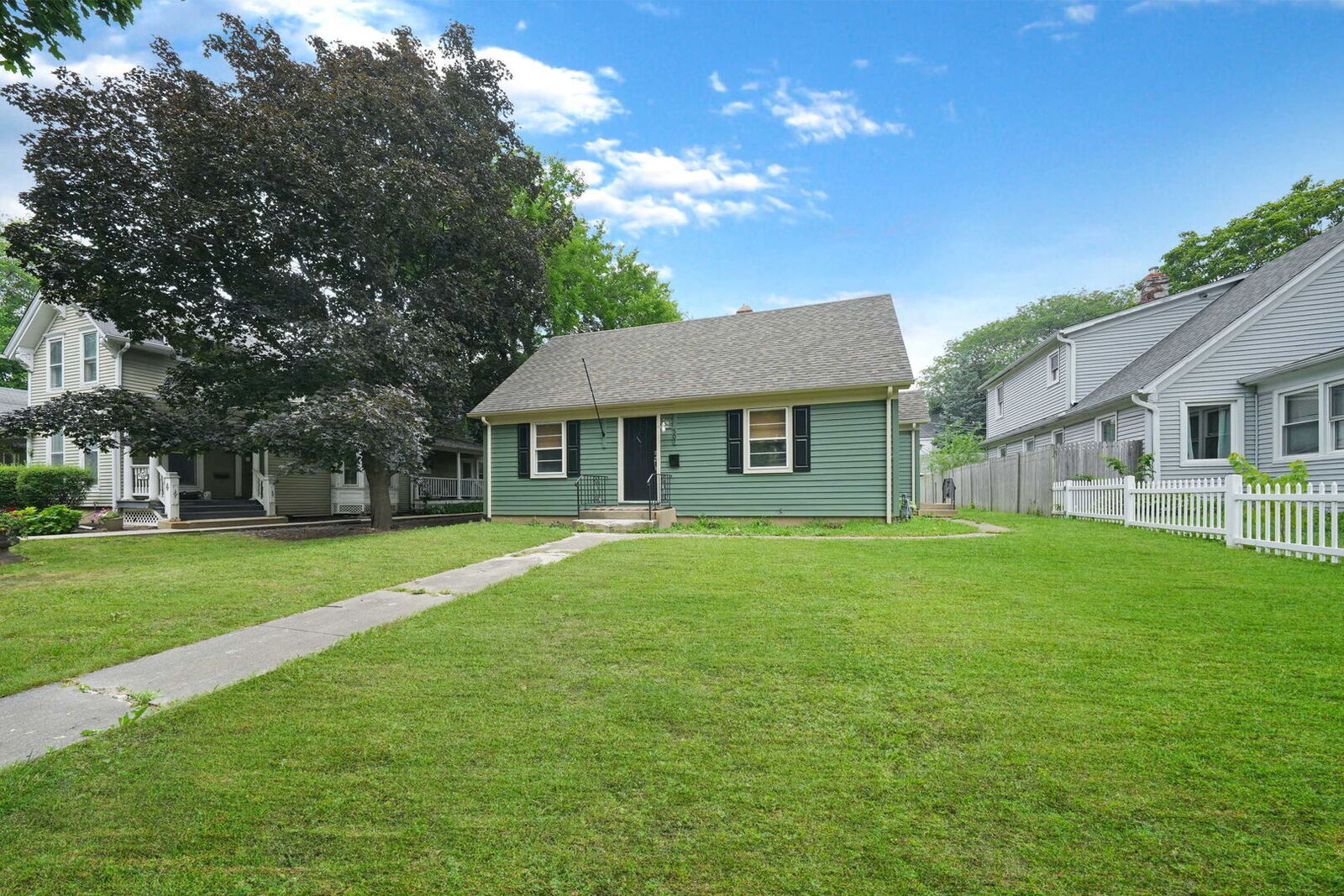 Property Photo:  507 W Wesley Street 1  IL 60187 