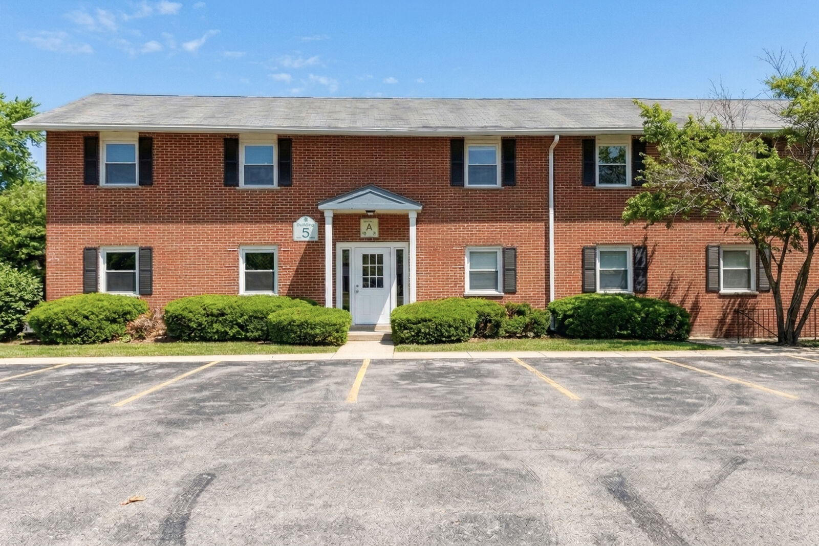 Property Photo:  15 Arrowhead Drive 30  IL 60102 
