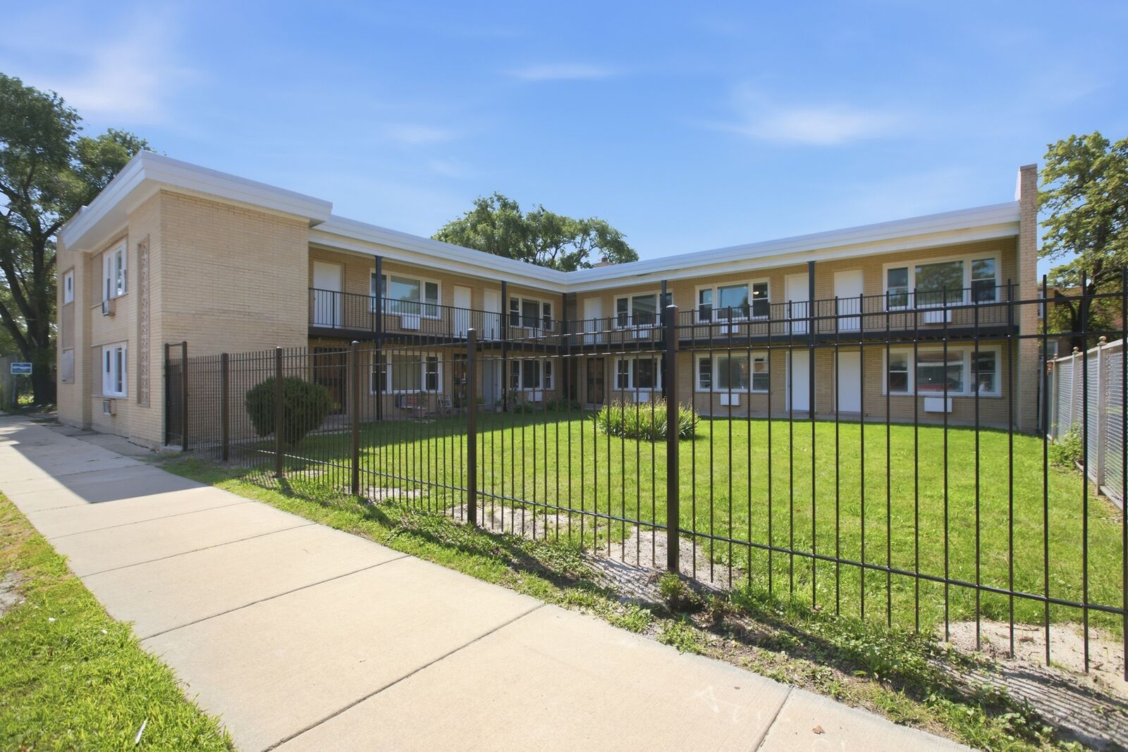Property Photo:  2537 E 83rd Street 206  IL 60617 