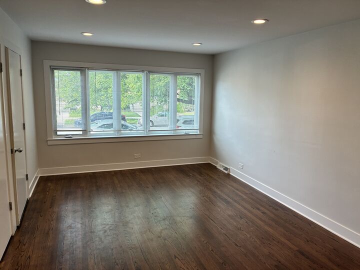 Property Photo: 5523 N Major Avenue 1 IL 60630