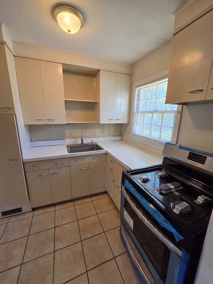 Property Photo: 1725 Locust Street IL 61081